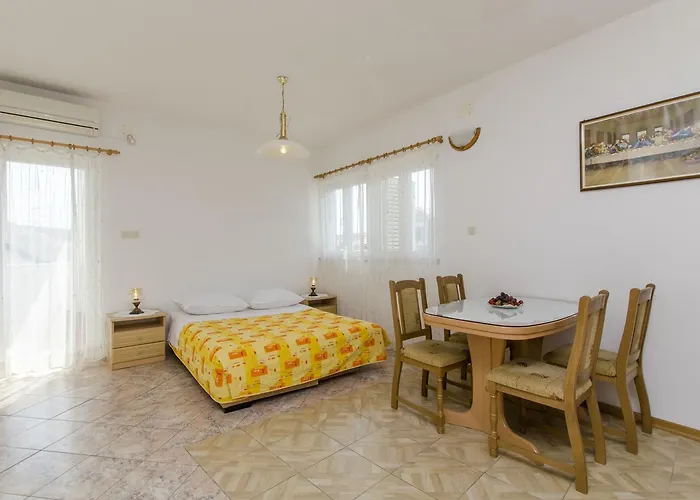 Διαμέρισμα Rosa *